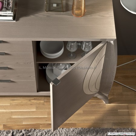 Credenza in frassino con incisioni