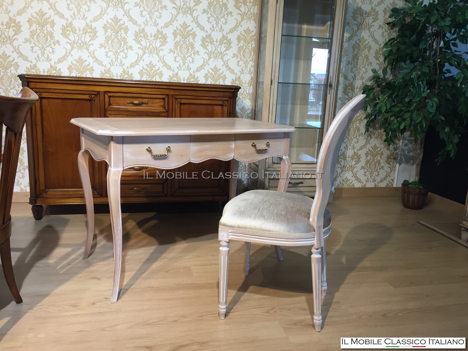 Scrivania e sedia personalizzati