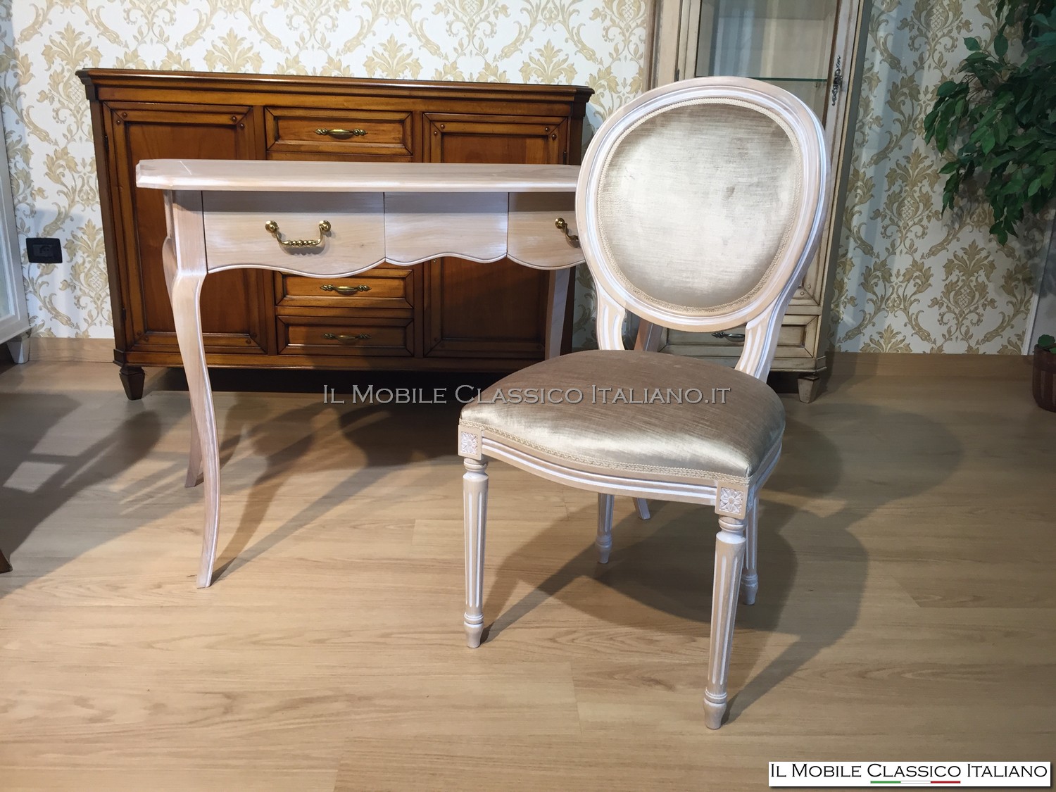 Scrivania e sedia personalizzati