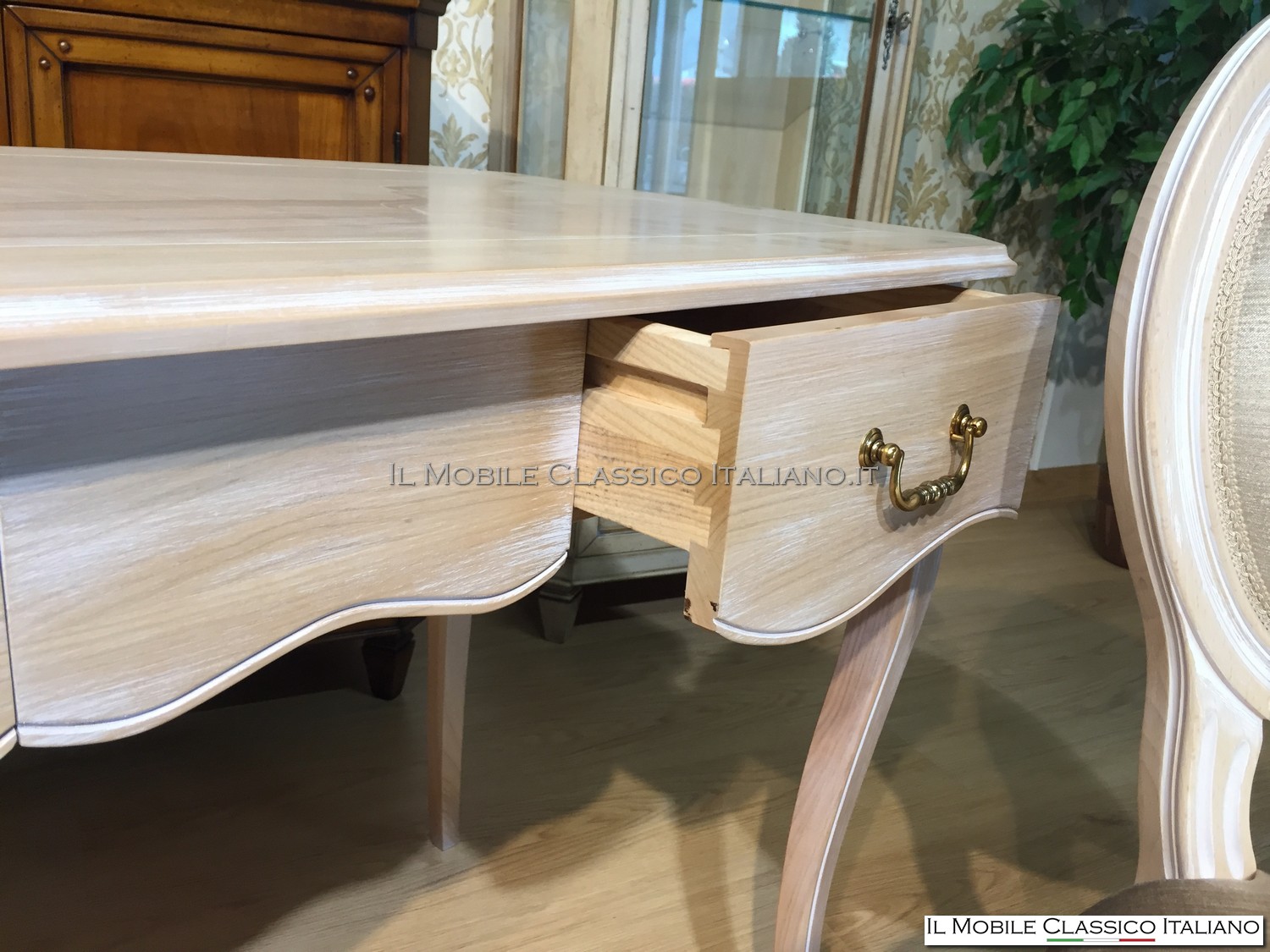 Scrivania e sedia personalizzati