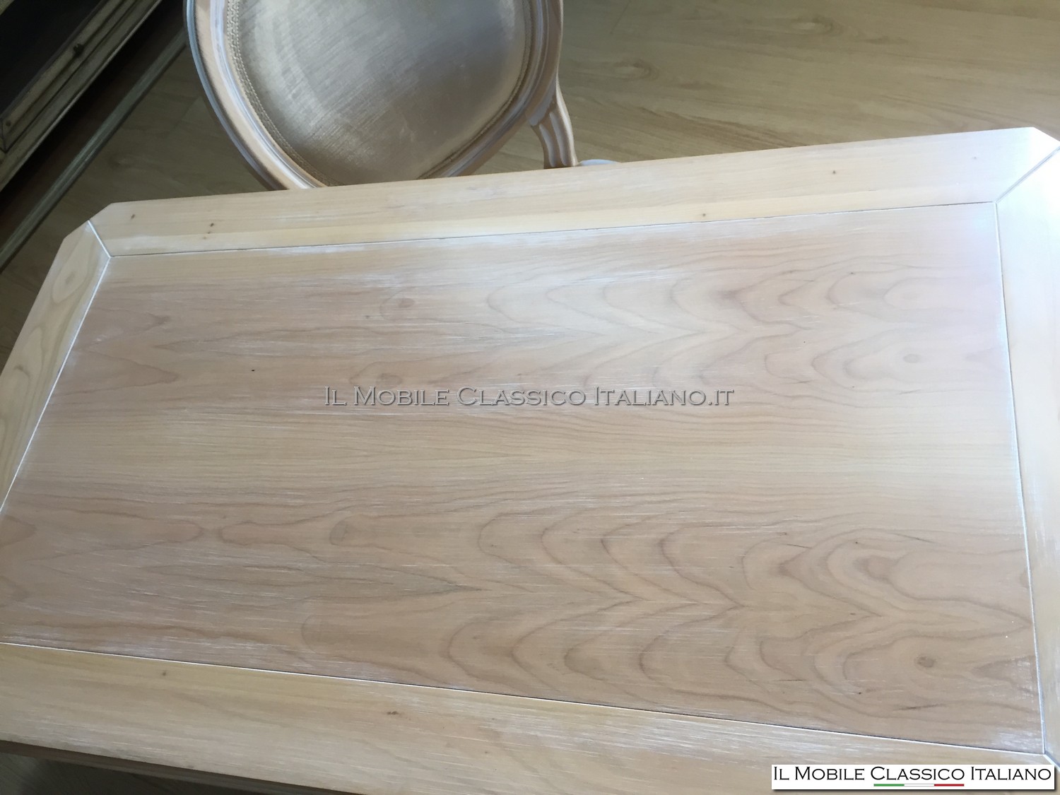 Scrivania e sedia personalizzati