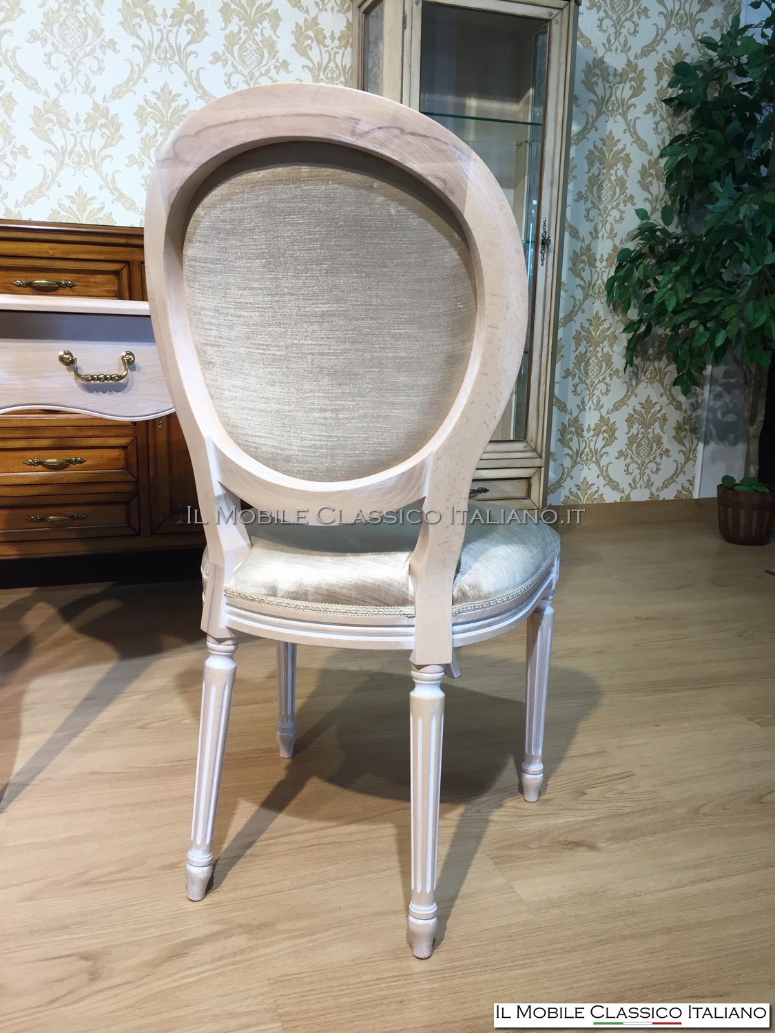 Scrivania e sedia personalizzati