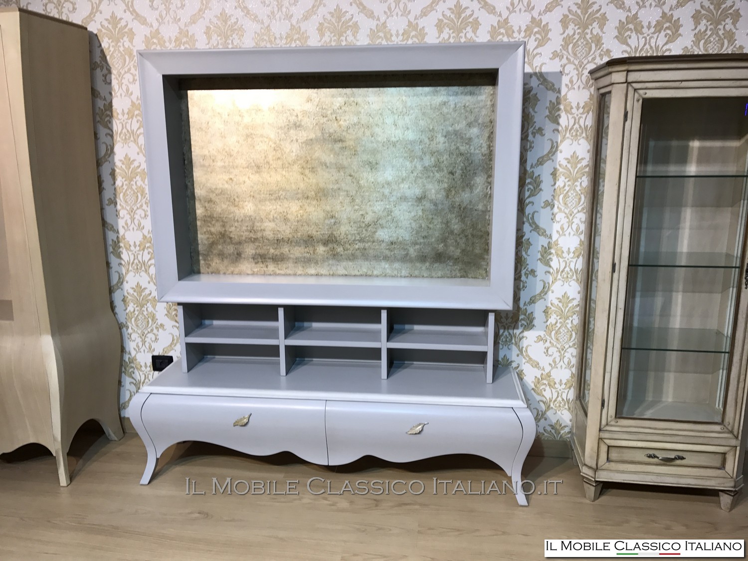 sala da pranzo classica, porta tv