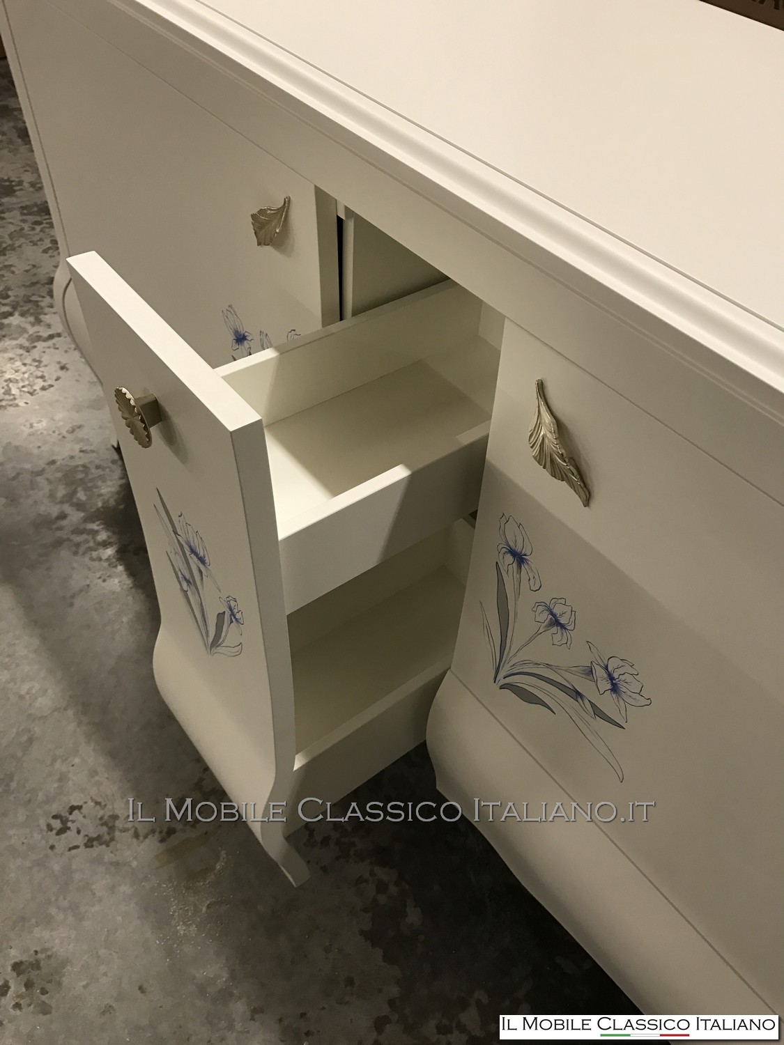 sala da pranzo classica, credenza