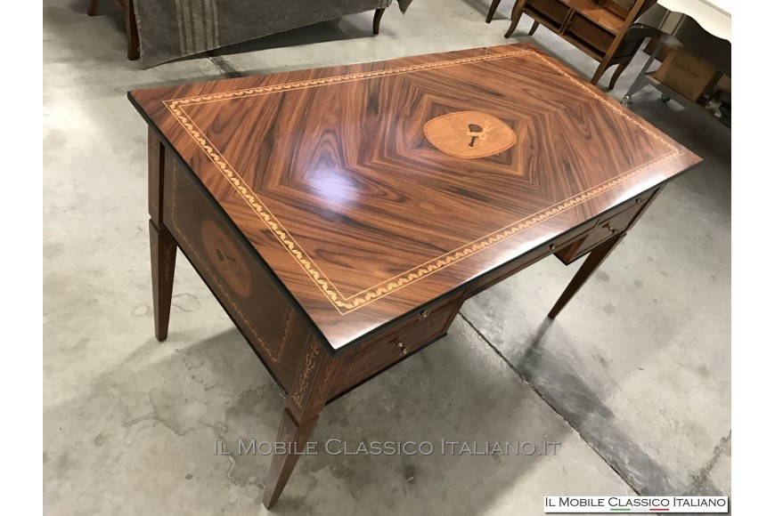 Scrivania stile Maggiolini personalizzata