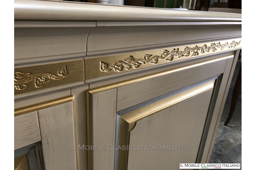 Credenza classica elegante con intaglio edera dorato